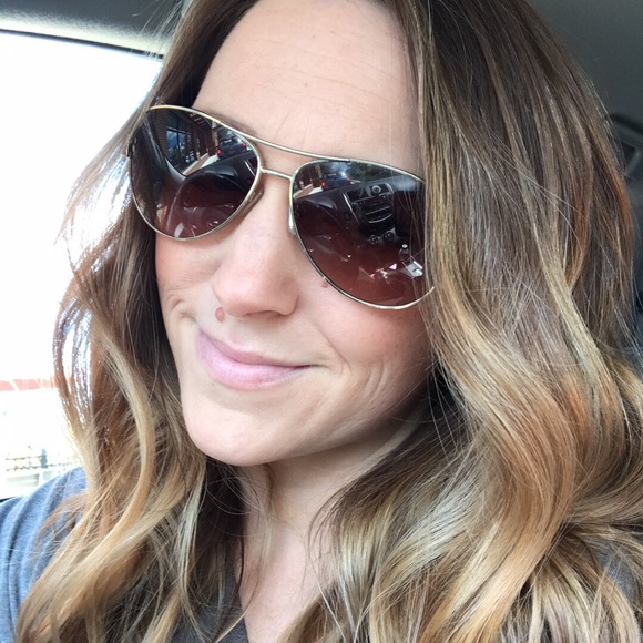 Meet your Posher, Erica - Picture 2 of 6